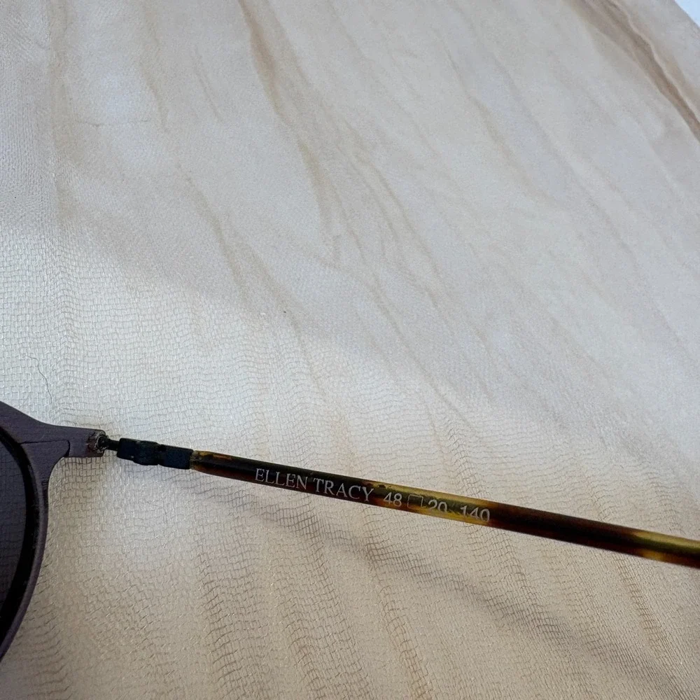 Vintage Ellen Tracy Lavender/Metal‎ Distressed Tinted Oval Sunglasses NEW